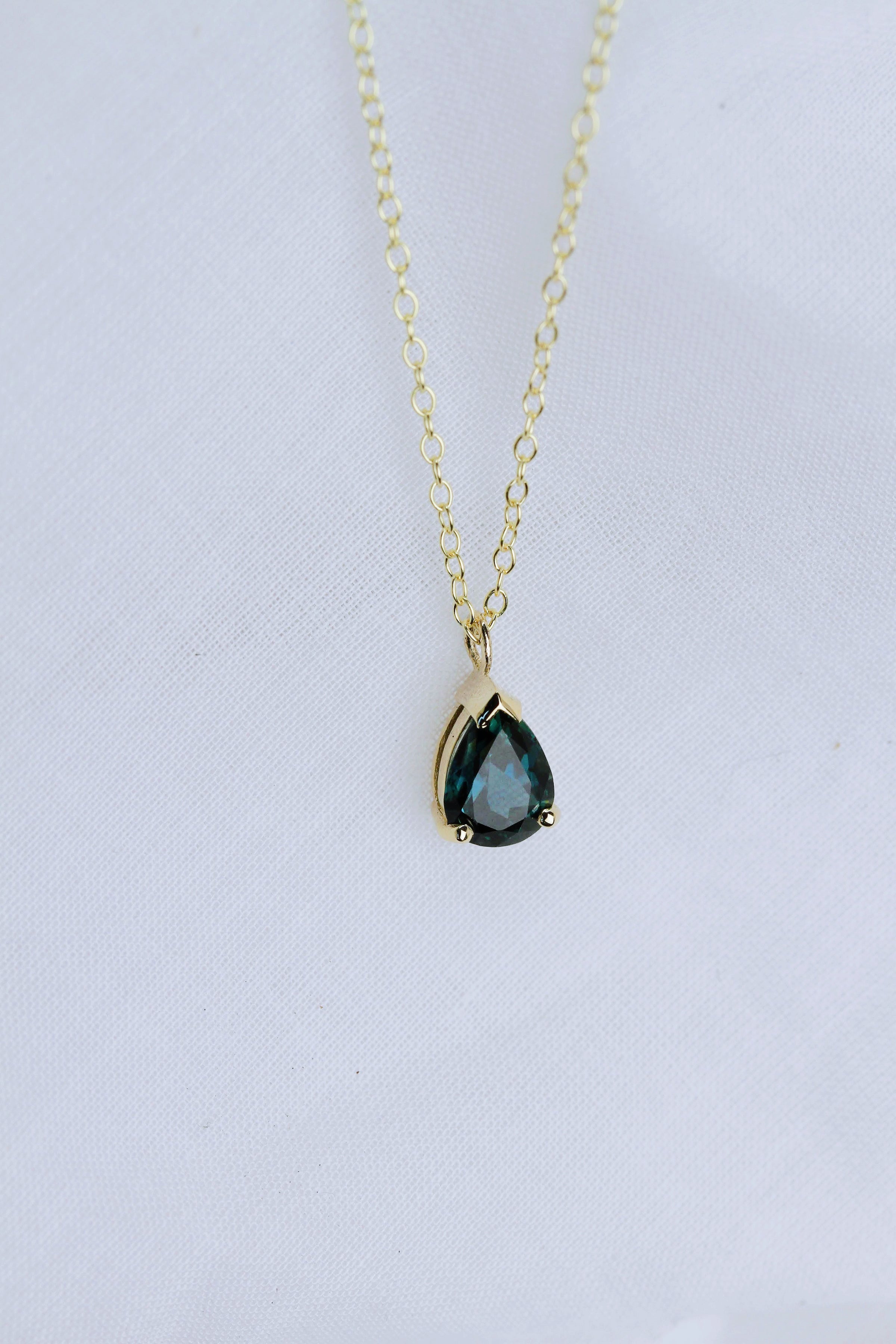 OCEAN DEPTHS sapphire necklace